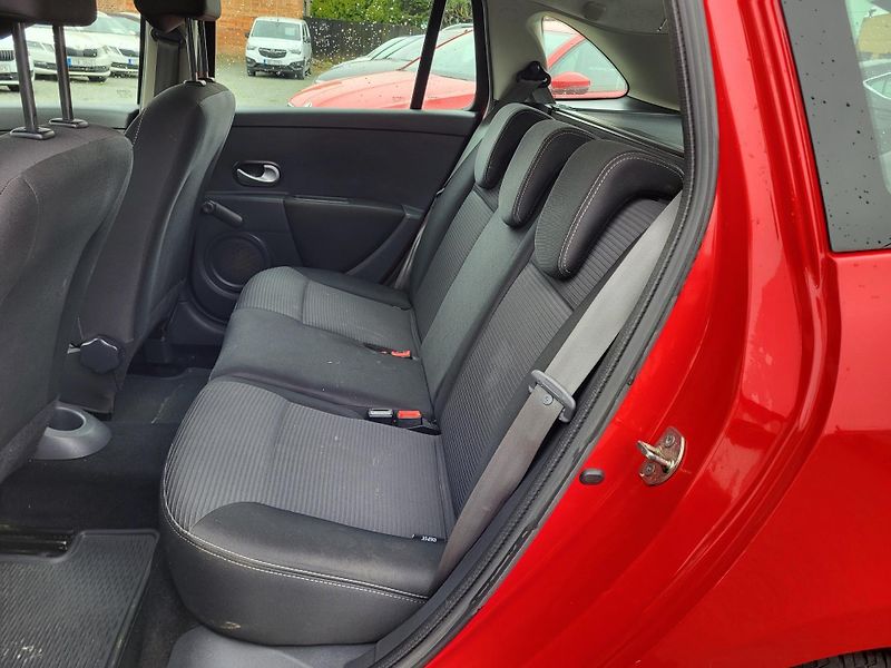 Renault Clio GRANDTOUR 1.2 i 16V ČR 1.majit - fotka 8 z 41