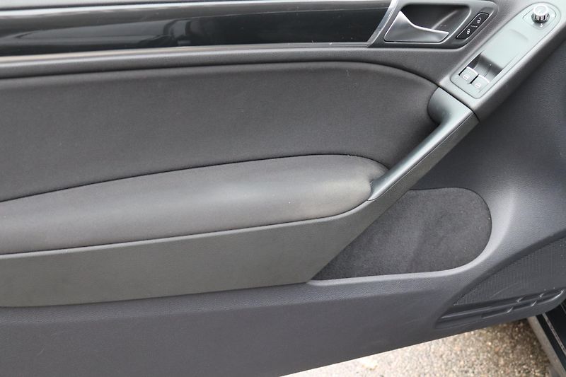 Volkswagen Golf GTI 2.0TSI 147kW - fotka 19 z 47