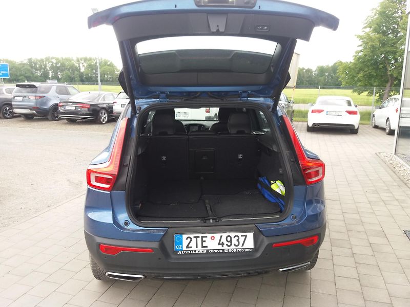Volvo XC40 2.0D4,140kW,AWD R- DESIGN !! - fotka 7 z 23