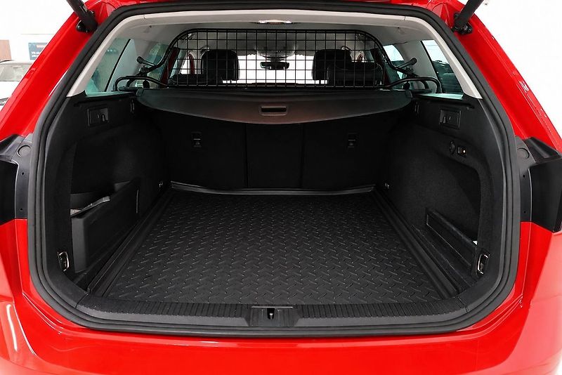 Volkswagen Passat TDI 147kW R-Line IQ NezTo ACC - fotka 22 z 25