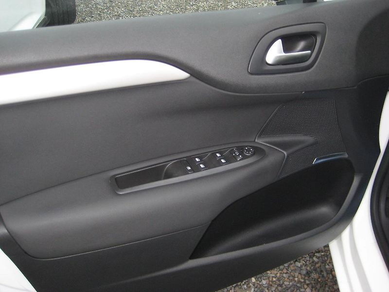Citroën C4 1.6 HDi 84 kW 1maj. ČR DPH !!! - fotka 17 z 23