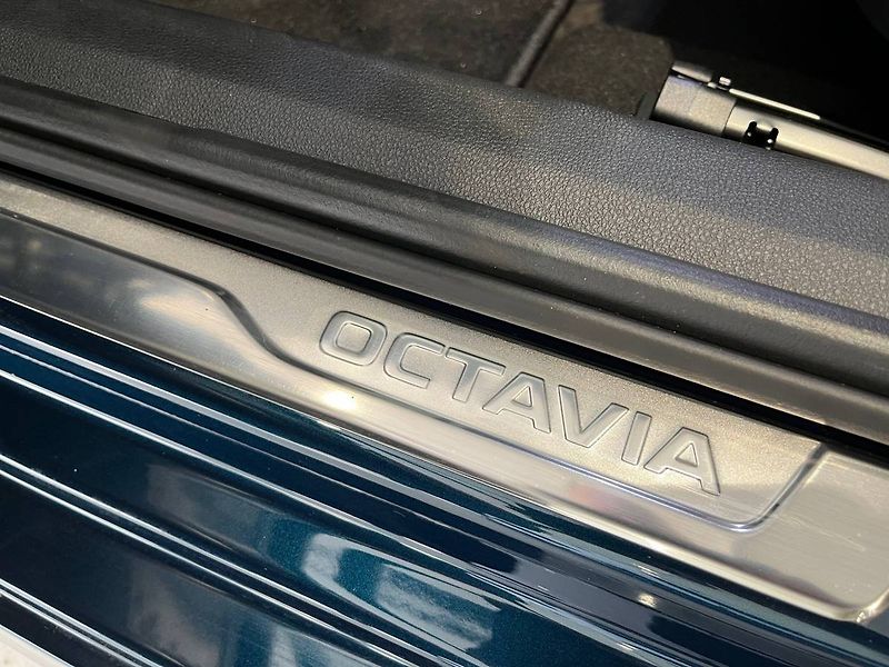 Škoda Octavia Combi Style 2,0TDI 110kW DSG/P - fotka 25 z 28