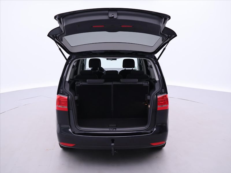Volkswagen Touran 1,2 TSI Match 7-Míst Serv.knih - fotka 9 z 35