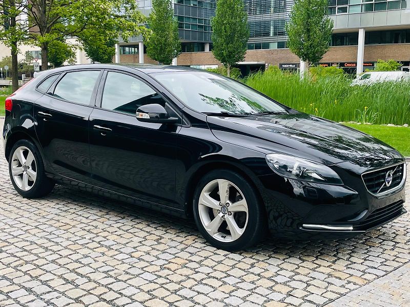 Volvo V40 2.0D3 5VÁLEC MANUÁL 1MAJITEL - fotka 9 z 41