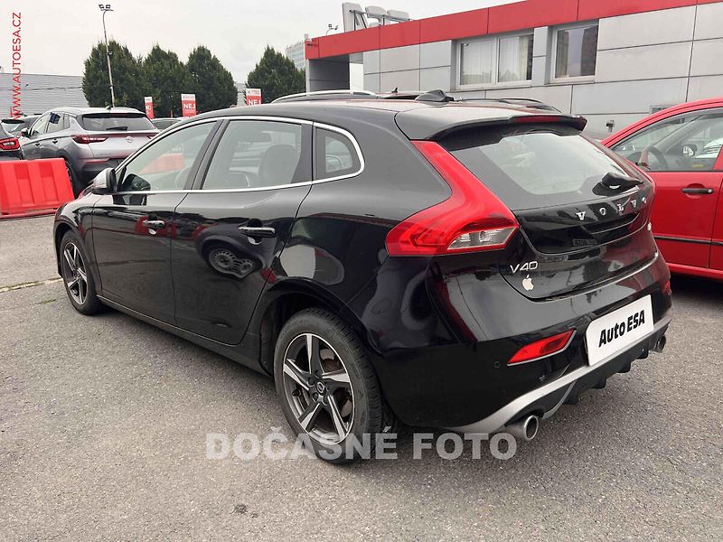 Volvo V40 (2015) 2.0d, NAVI, XENON, POLOKŮŽE - fotka 2 z 3