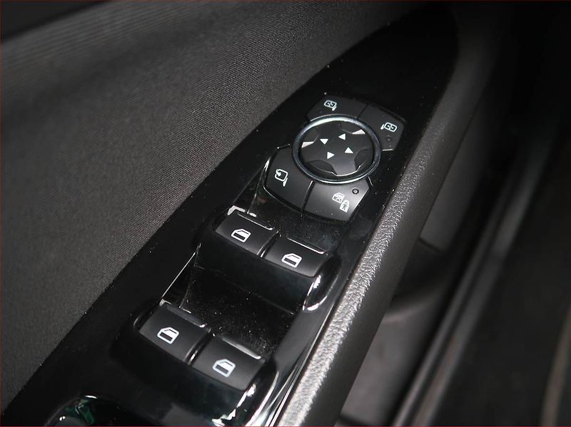 Ford Mondeo (2018) 2.0 TDCI, Navi, Tempomat - fotka 15 z 15