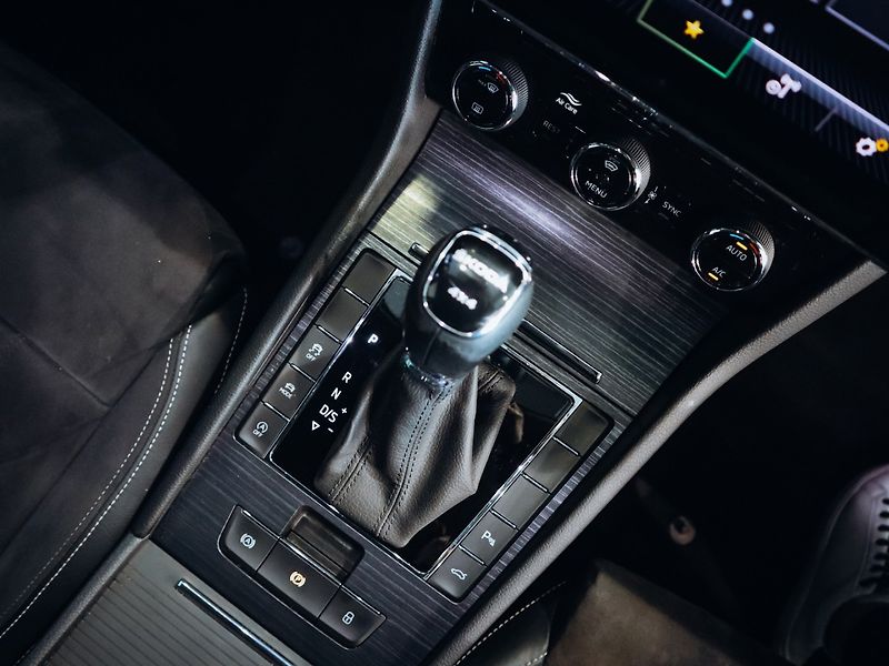 Škoda Superb 2.0TDI 147kW Style 4x4 DSG - fotka 28 z 35
