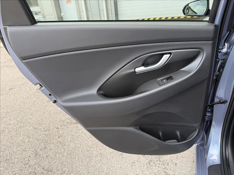 Hyundai i30 1,5 DPi  HB FL Family Cllimate - fotka 10 z 25