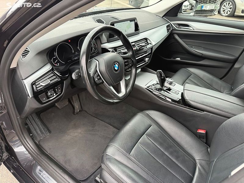 BMW Řada 5 520d XDRIVE 140kW - fotka 10 z 33
