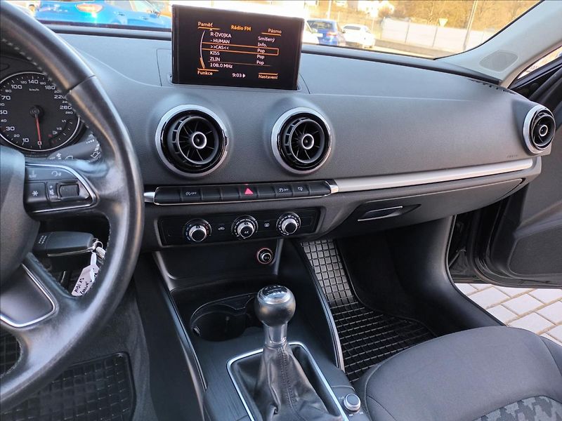 Audi A3 1,2 TFSI,77KW,KLIMA,PARKING - fotka 13 z 35