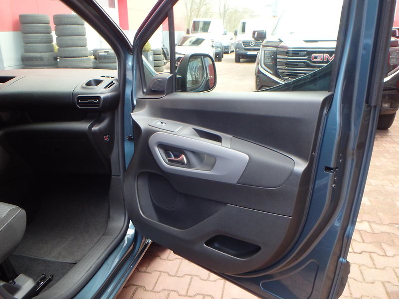 Toyota ProAce City Verso Family 1.5 d 130-Long,8aut. - fotka 11 z 23