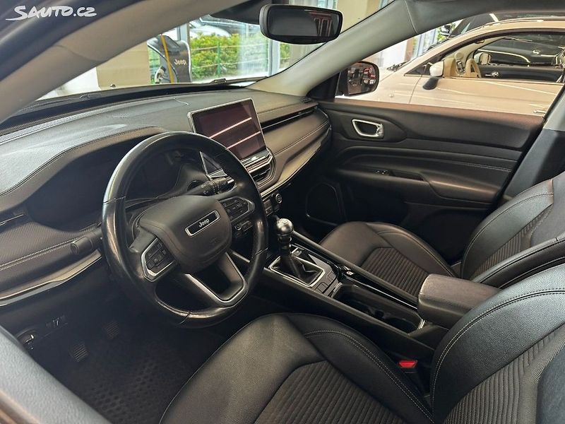 Jeep Compass (2022) 1,3 GSE 130k man. Night Eagle - fotka 12 z 27