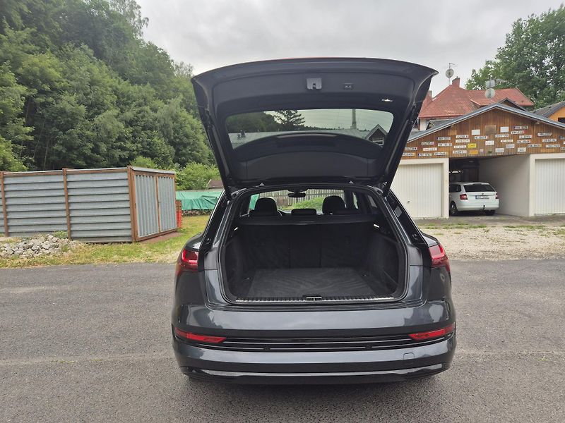 Audi e-tron 55 QUATTRO 300kw 21ALU - fotka 14 z 48