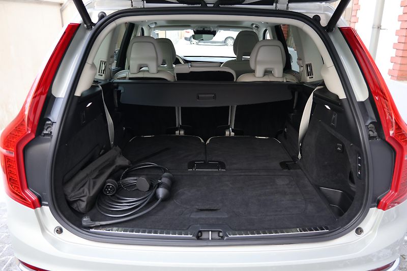 Volvo XC90 (2021) T8 AWD Plug-in Hybrid - fotka 25 z 25