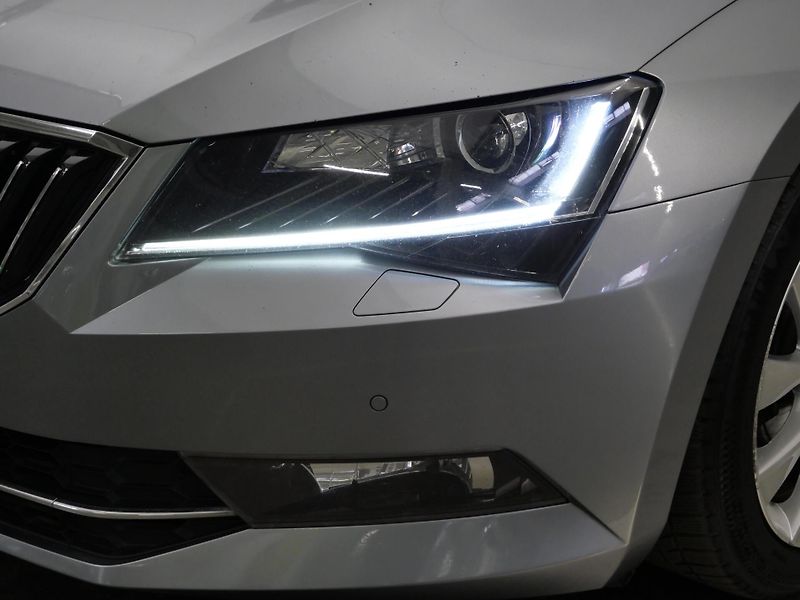 Škoda Superb - fotka 9 z 27