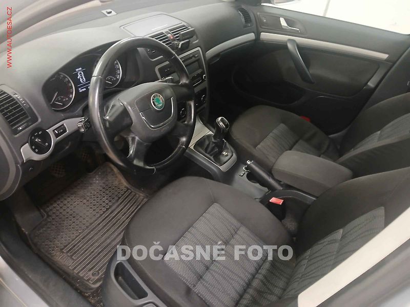 Škoda Octavia (2012) 1.6 TDi, ČR, AC, STK7/28 - fotka 3 z 3