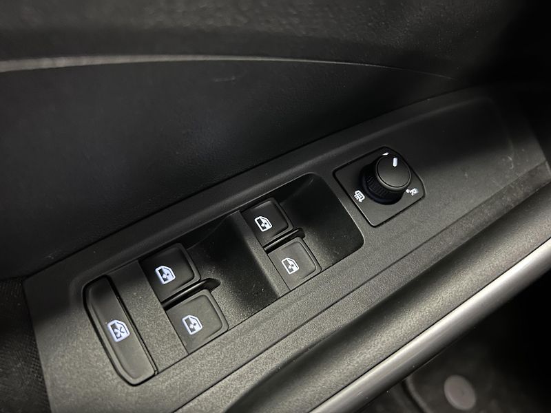 Škoda Fabia (2022) 1.0TSi DSG Style LED SmartLink - fotka 19 z 28