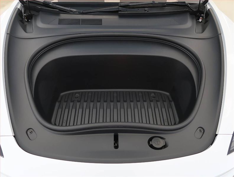 Tesla Model 3 (2023) Standard Range 60kWh, SoH 95% - fotka 21 z 31