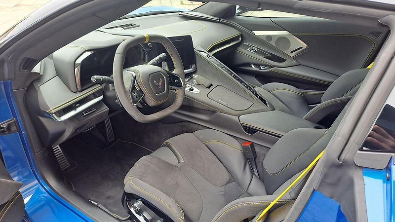 Chevrolet Corvette C8 Stingray Convertible 3LT - fotka 10 z 16