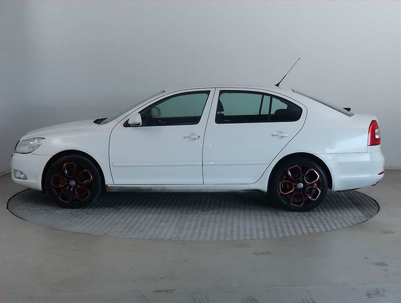 Škoda Octavia (2009) Ambiente 1.4 TSI, v provozu - fotka 3 z 15