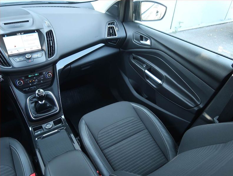 Ford Kuga (2017) Titanium 2.0 TDCi, 4X4, Kůže - fotka 8 z 19