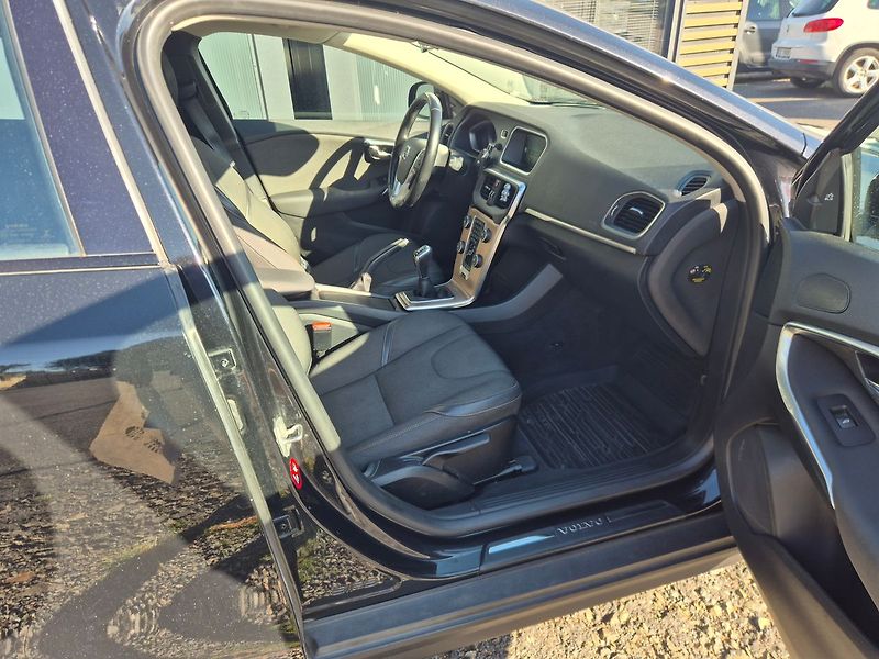 Volvo V40 1.6D 84kw CROSS COUNTRY, tažné - fotka 10 z 33