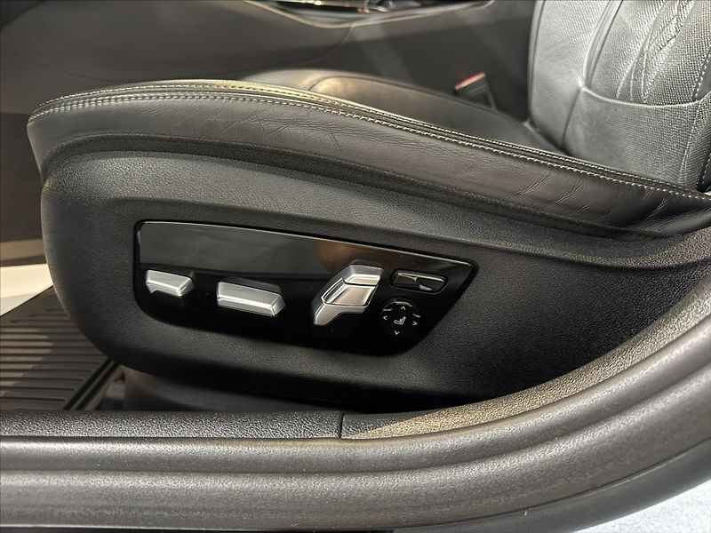 BMW Řada 5 3,0   540i LUXURY M-PAKET HARM - fotka 9 z 40