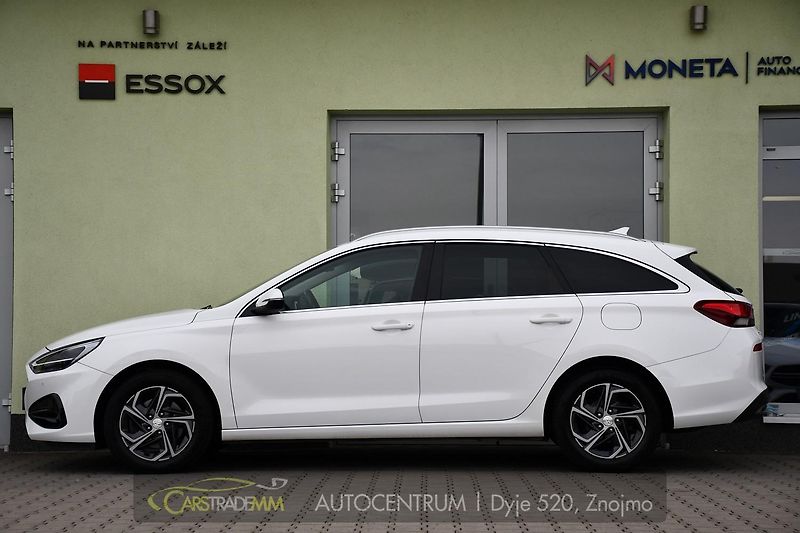 Hyundai i30 1.6CRDi SMART KAMERA CARPLAY - fotka 2 z 50