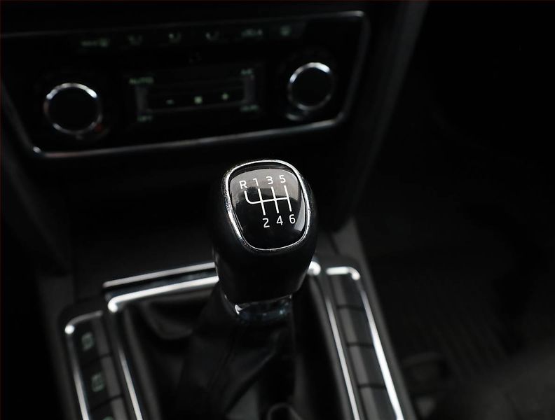 Škoda Superb (2015) 2.0 TDI, Serv.kniha, Tempomat - fotka 11 z 17