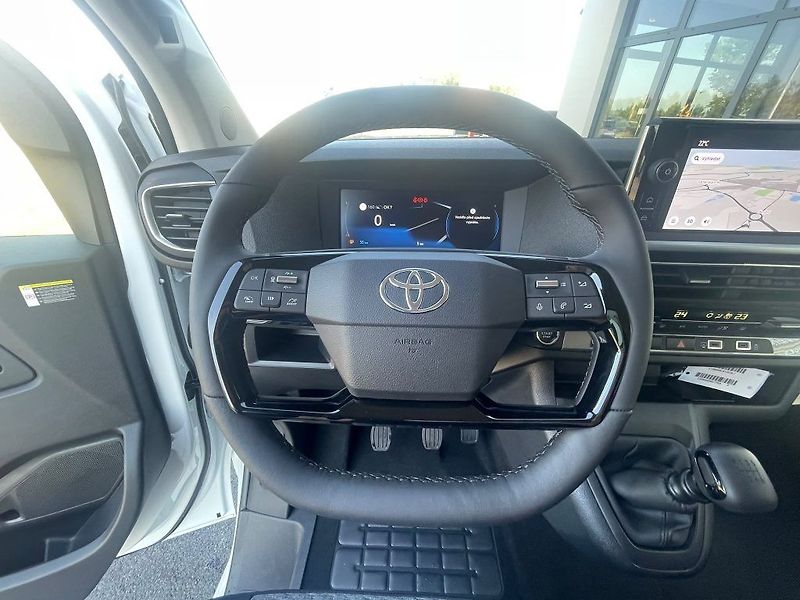 Toyota ProAce Verso 2.2D 150HP M/T L2 Family - fotka 19 z 31