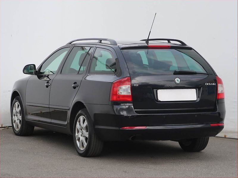 Škoda Octavia (2012) Elegance 2.0 TDI, Automat - fotka 4 z 21