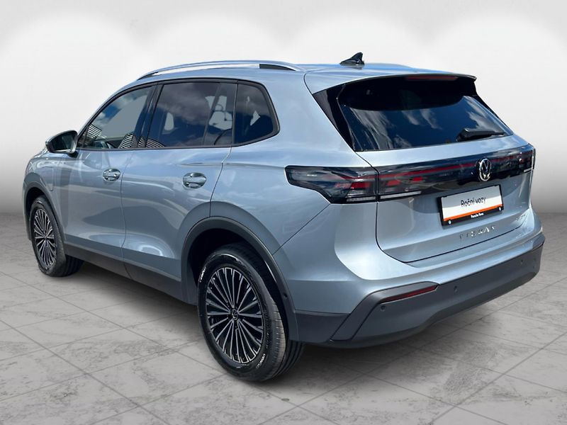 Volkswagen Tiguan People 1,5 TSI 150 kW eHybrid - fotka 6 z 24