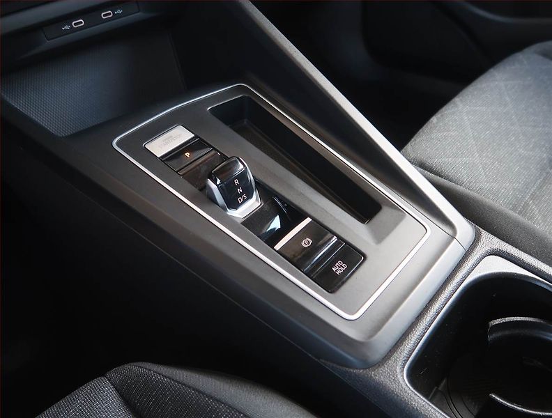 Volkswagen Golf (2020) Life 2.0 TDI, Automat - fotka 13 z 21