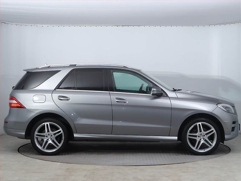 Mercedes-Benz Třídy M (2013) AMG line ML 350 BlueTEC, 4X4 - fotka 6 z 14