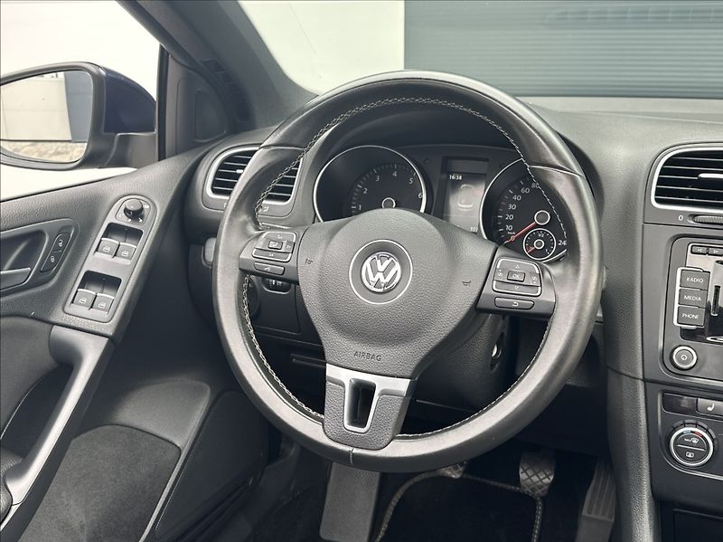 Volkswagen Golf 1,2 TSI 105PS  Cup Cabrio - fotka 23 z 48