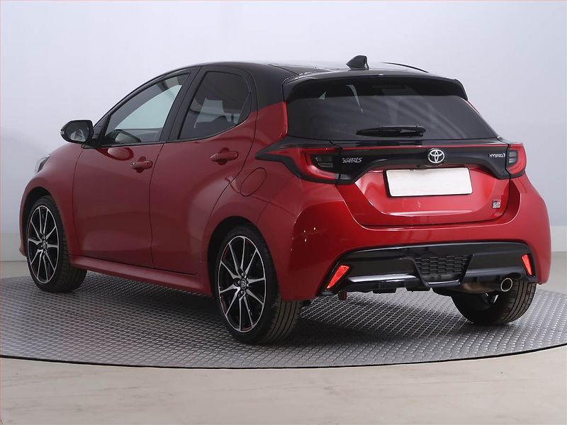 Toyota Yaris (2023) GR Sport 1.5 VVT-i Hybrid - fotka 4 z 22