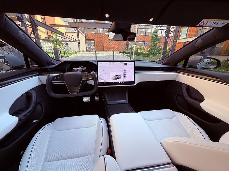 Tesla Model S (2023) Plaid 1020HP HW4 - fotka 11 z 13