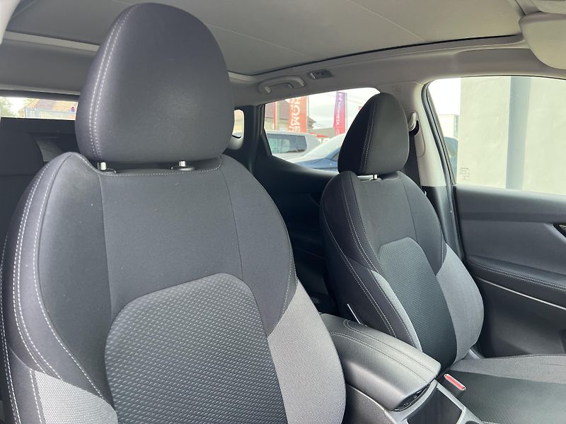 Nissan Qashqai 1.3DIG-T KAMERA PŮVOD ČR - fotka 31 z 40