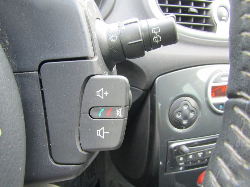 Renault Clio (2013) 1.2i 55kW  ZIMNÍ PNEU - fotka 30 z 34