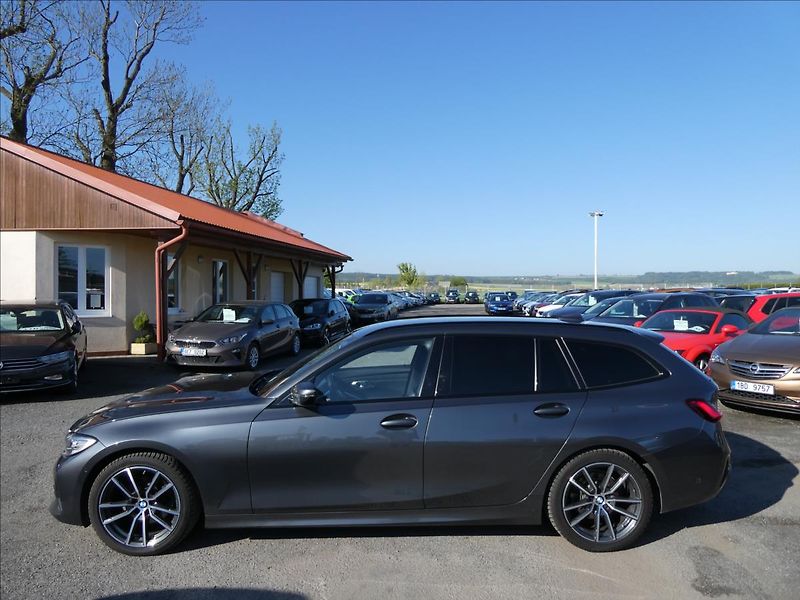 BMW Řada 3 2,0 320D xDrive,M-paket,1.maj. - fotka 4 z 52