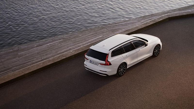 Volvo V60 (2026) T6 AWD Plug-in DARK PLUS - fotka 7 z 12