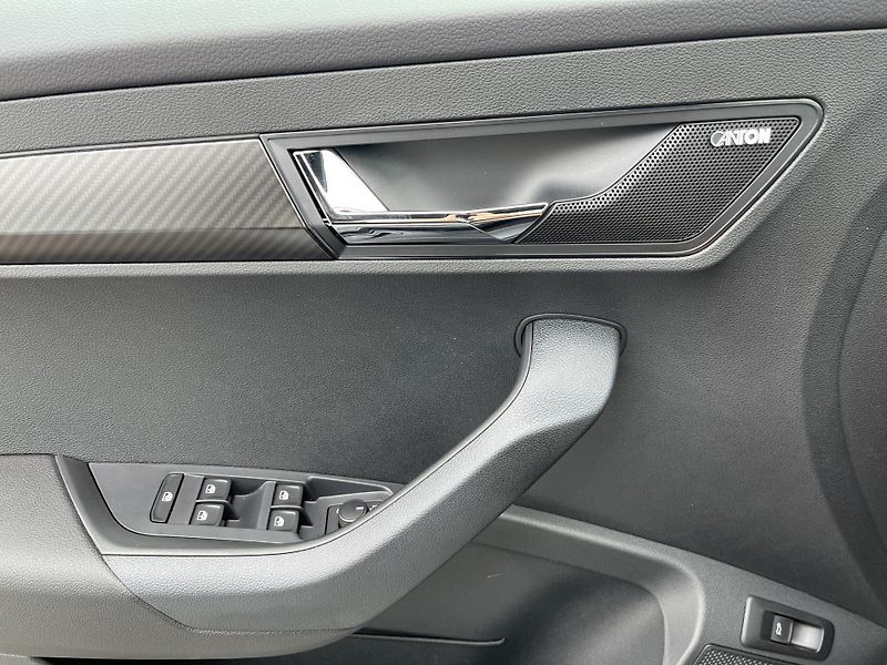 Škoda Karoq SPORTLINE 1.5 A7F 110kW - fotka 21 z 24