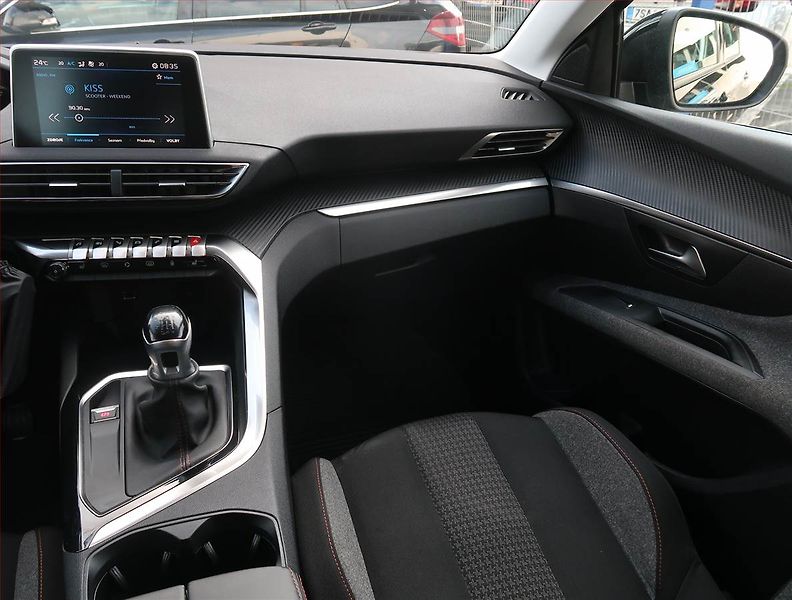 Peugeot 5008 (2017) PureTech 130, Serv.kniha - fotka 8 z 22