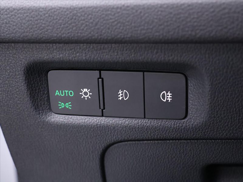 Škoda Octavia 2,0 TDI 110kW DSG DPH Matrix - fotka 17 z 38