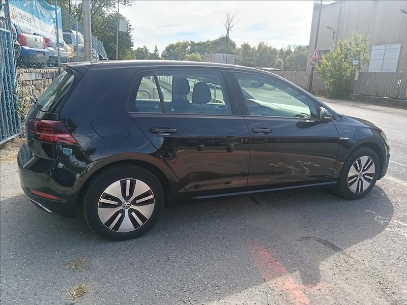 Volkswagen Golf 0,0 e electric drive 100kW - fotka 13 z 22