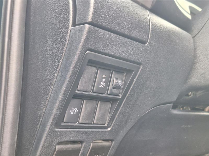 Toyota Hilux 2,4 D-4D  ČR DPH komplet pancí - fotka 11 z 18