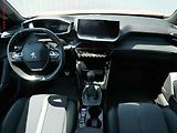 Peugeot 2008 (2021) 1.2T, 1.maj,ČR, GT - náhled 8