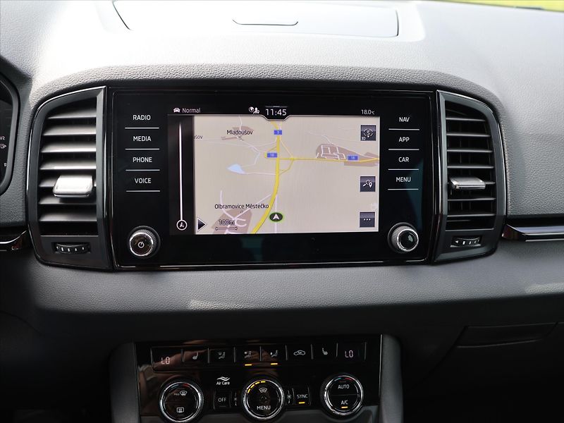 Škoda Karoq 2,0 TDI DSG Sportline 4x4 DPH - fotka 18 z 39