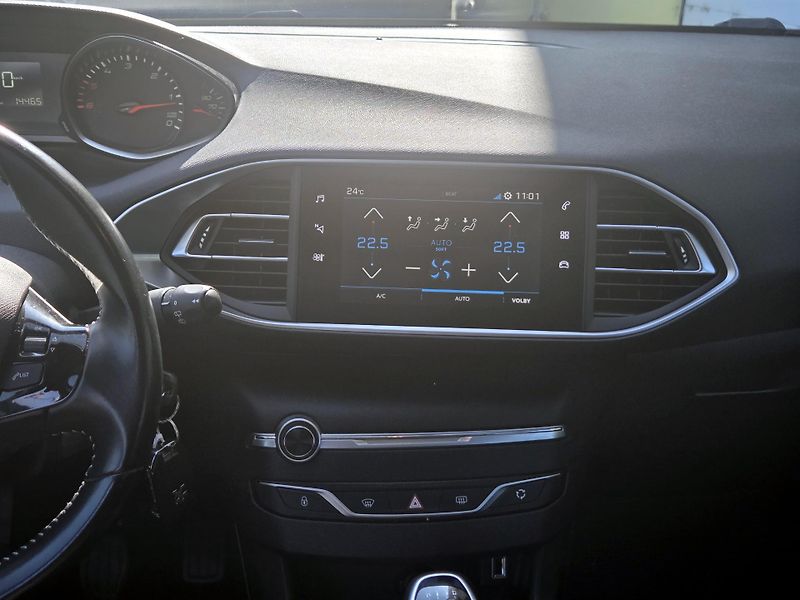Peugeot 308 bHDi ČR, *SERV.KNÍŽKA*         - fotka 33 z 40