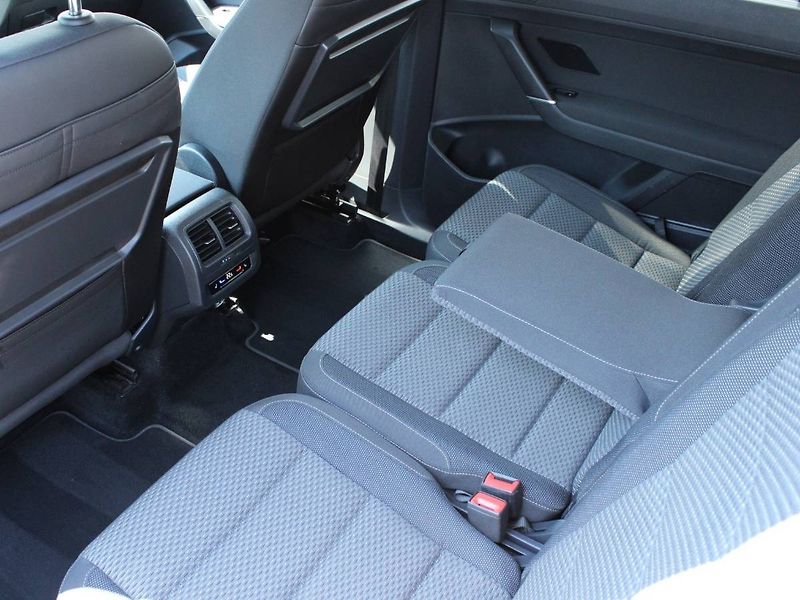 Volkswagen Touran (2022) 2.0 TDI 110kW DSG tažné - fotka 9 z 35